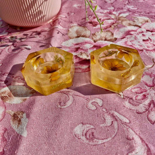 פמוטי משושה בגווני הצהוב