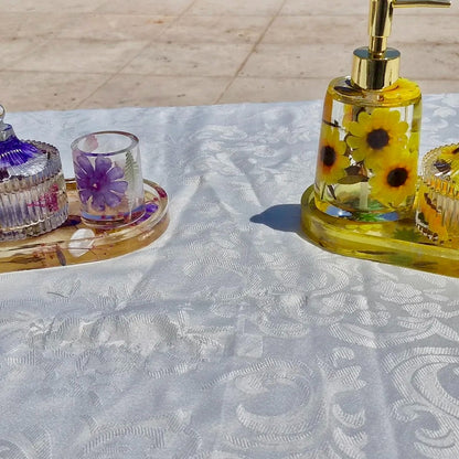 אביב באמבט בעיצוב פרחים צהובים