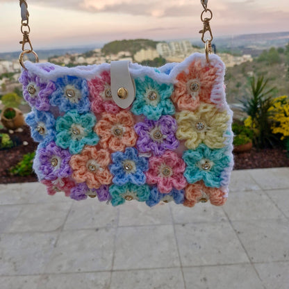 תיק אביבי מנצנץ