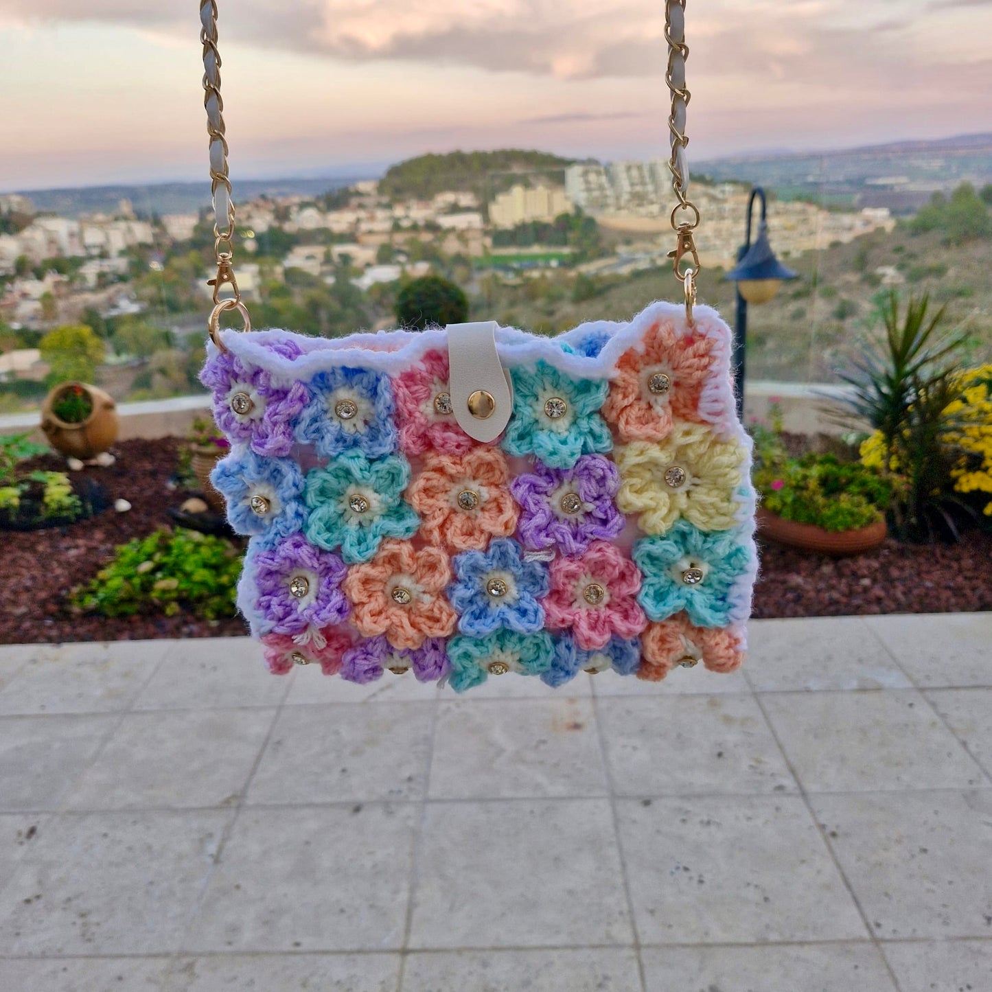 תיק אביבי מנצנץ