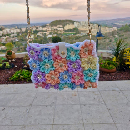 תיק אביבי מנצנץ