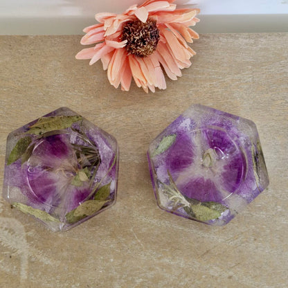 פמוטי משושה בגווני ורוד וסגול