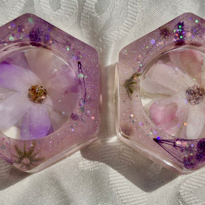 פמוטי משושה בגווני סגול בהיר