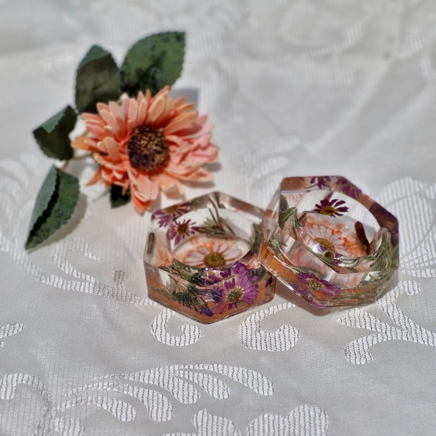 פמוטי משושה בגווני הכתום