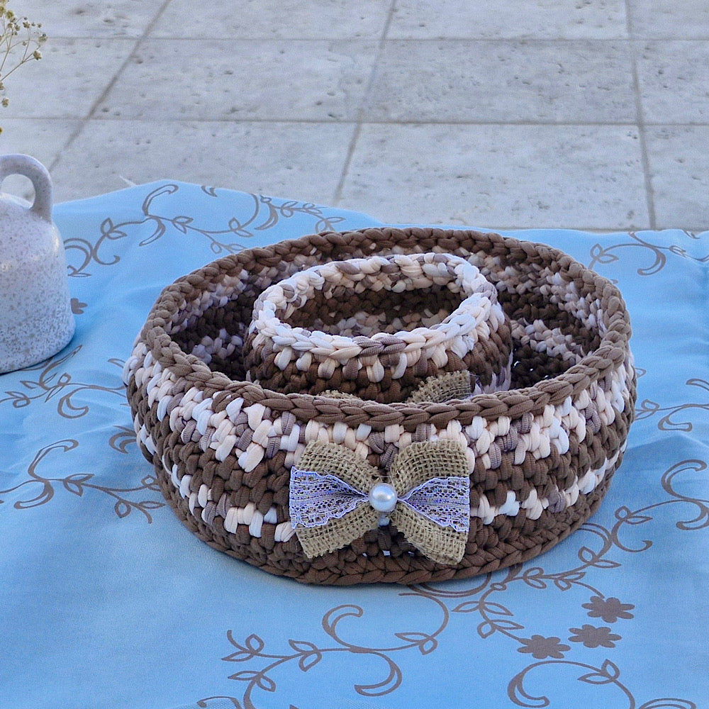 זוג סלסלות חומות