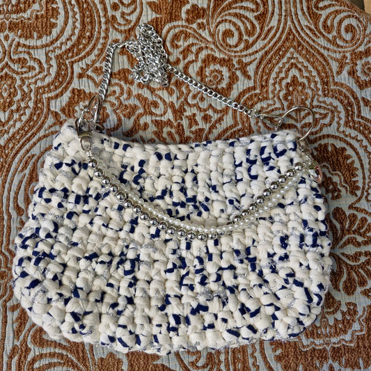 תיק יד שחור כסוף