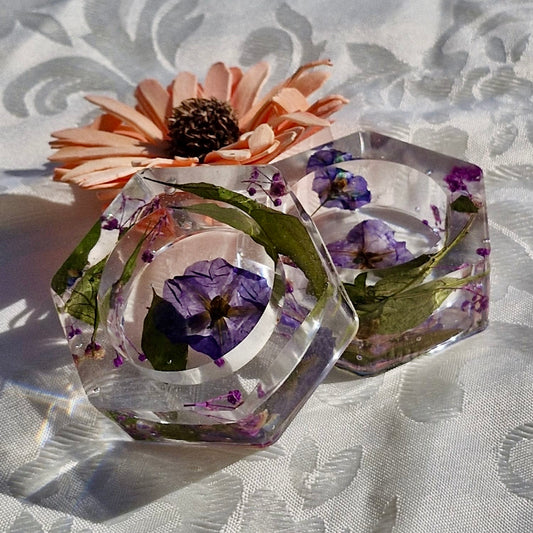 פמוטי משושה בגווני הסגול