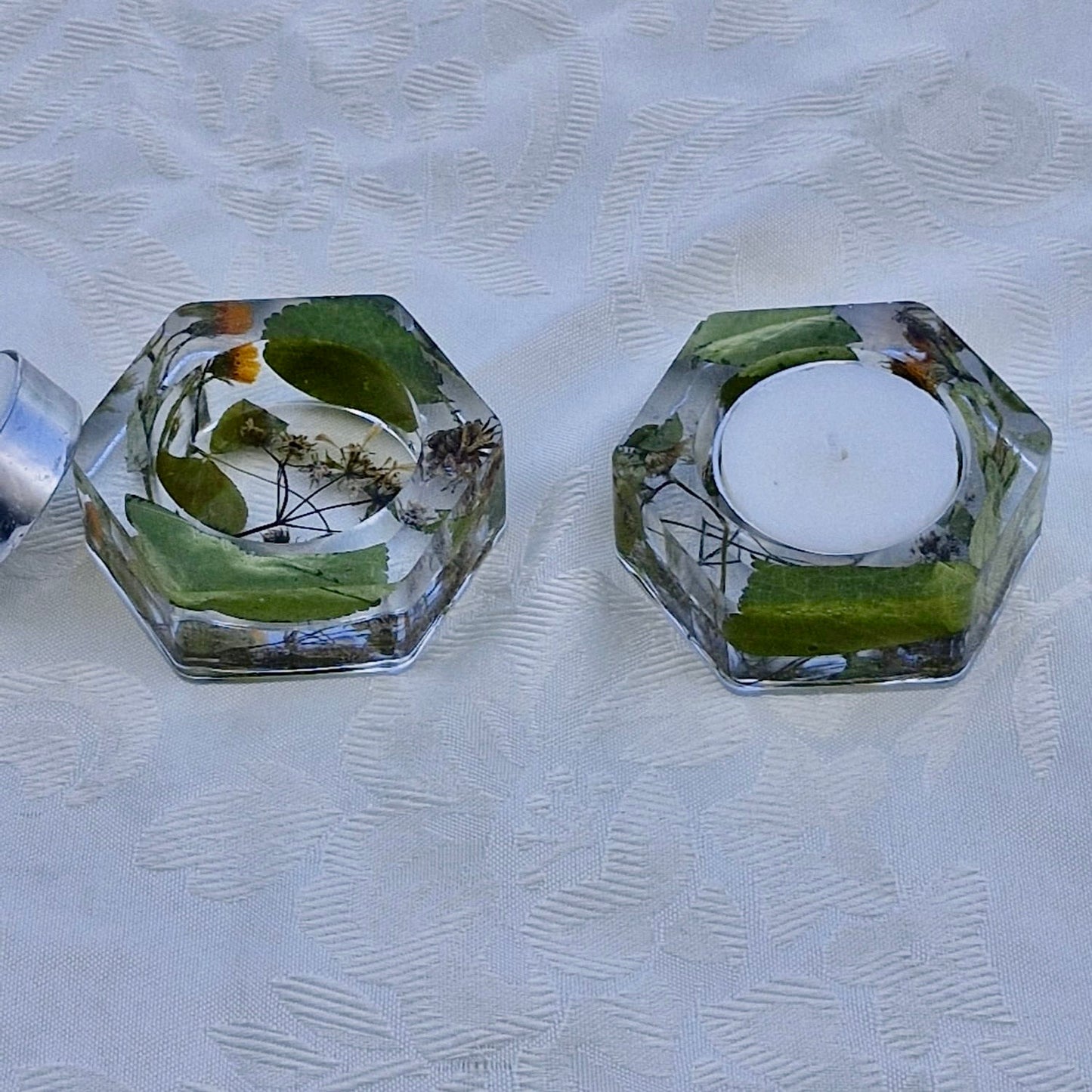 פמוטי משושה בגווני ירוק וסגול