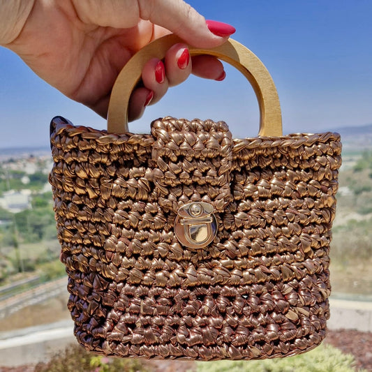 תיק יד חום מבריק