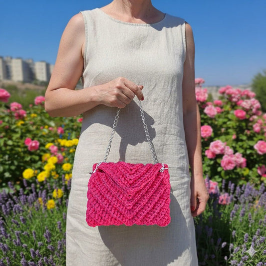 תיק מעטפה אדום סרוג בעבודת יד