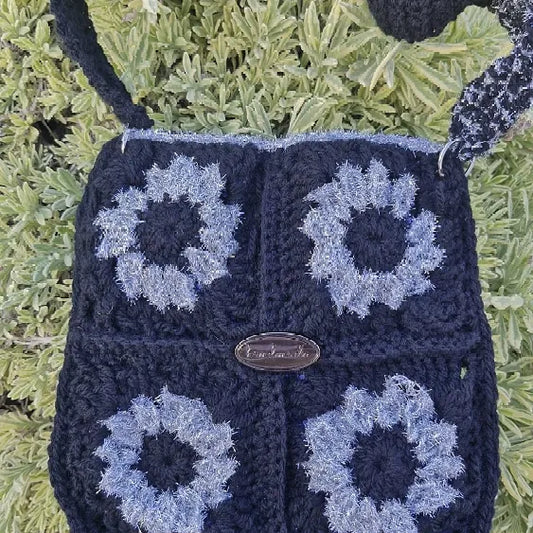 תיק ״ריבועי אביב״ שחור כסוף