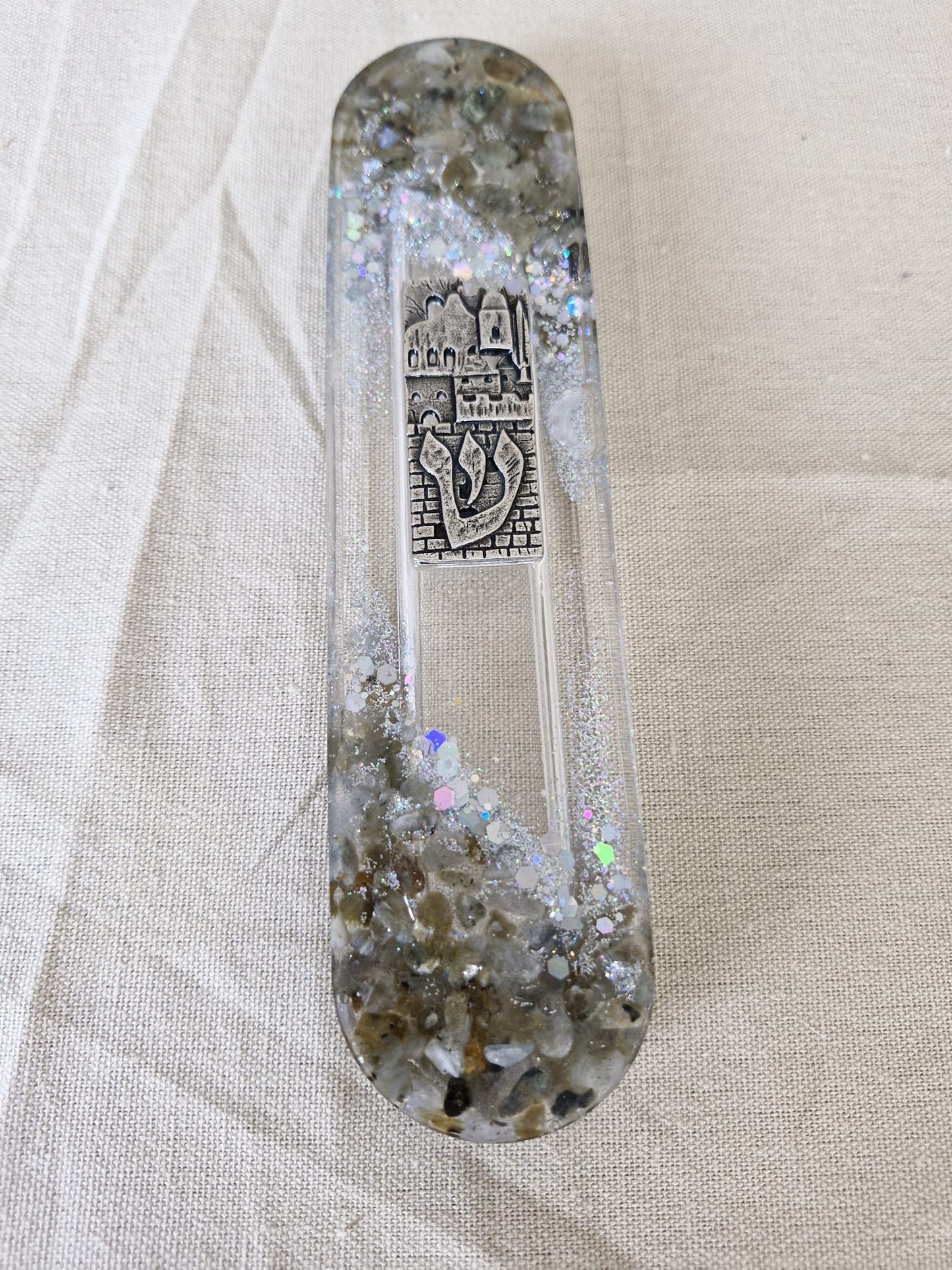 בית מזוזה בגוונים כסופים