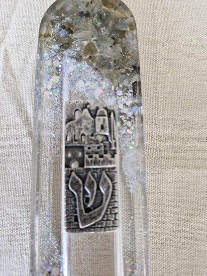 בית מזוזה בגוונים כסופים