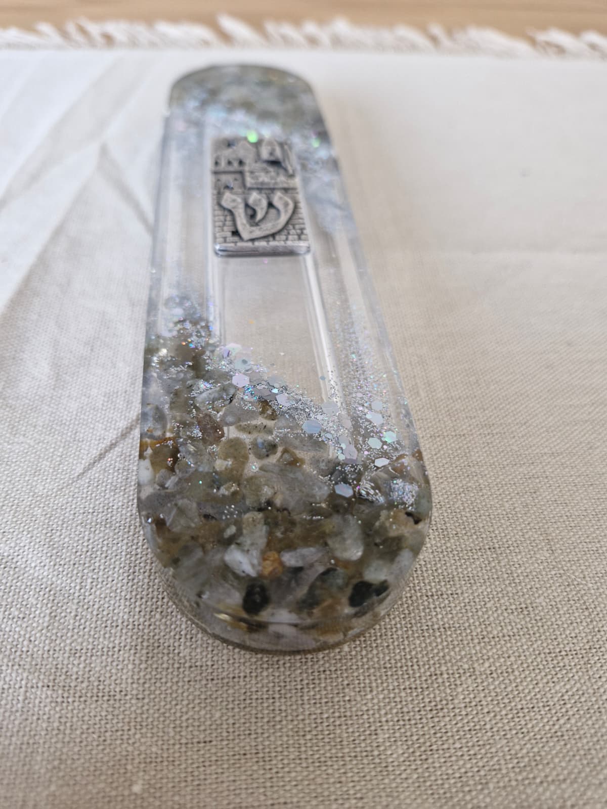 בית מזוזה בגוונים כסופים