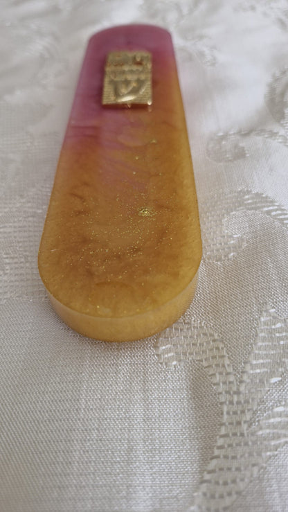 בית מזוזה בגוונים של ורוד וזהב