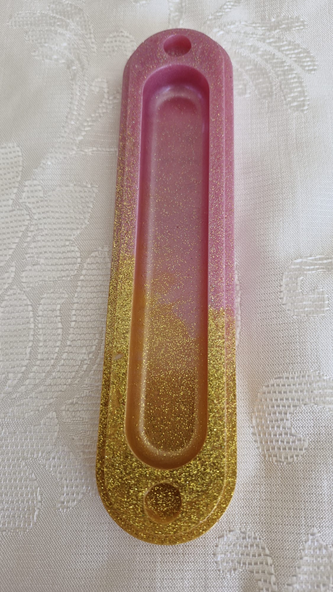 בית מזוזה בגוונים של ורוד וזהב