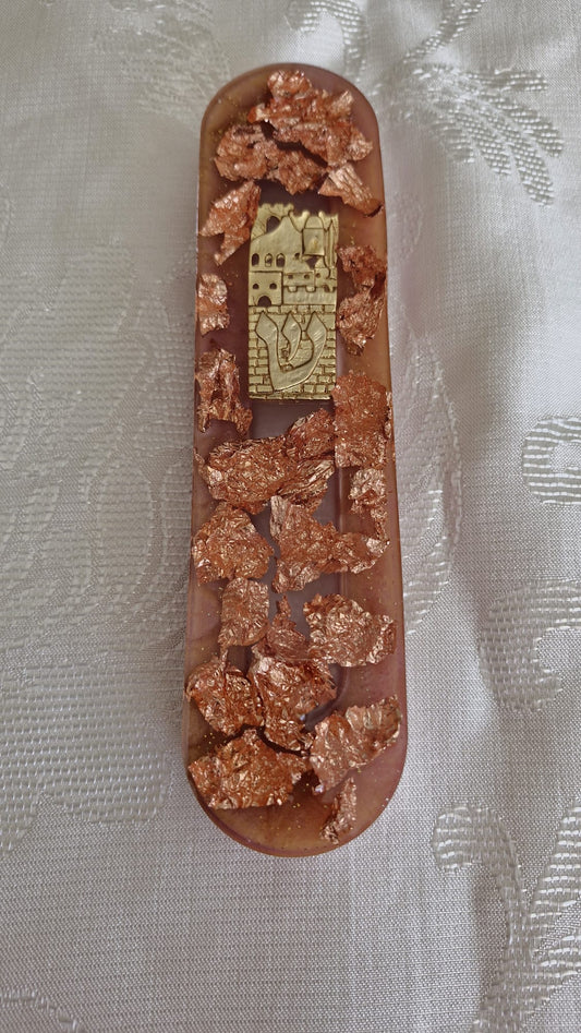 בית מזוזה נגיעות כתומות