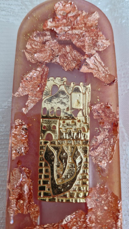 בית מזוזה נגיעות כתומות