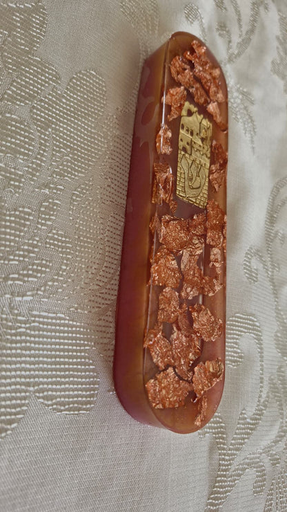 בית מזוזה נגיעות כתומות