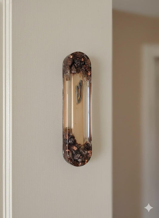 בית מזוזה בגוונים של כתום