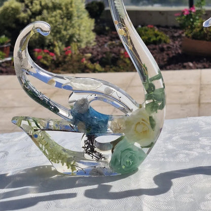 פריחת הברבור בגווני ירוק עם שמנת