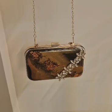 תיק קלאץ' מאפוקסי בגווני חום וזהב