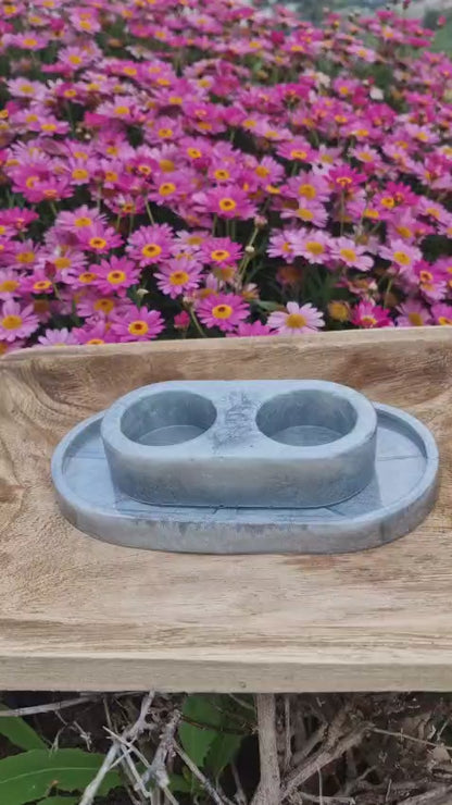 פמוטים על מגש בגווני אפור