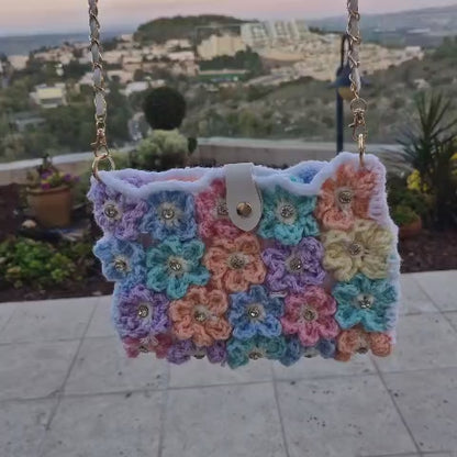 תיק אביבי מנצנץ