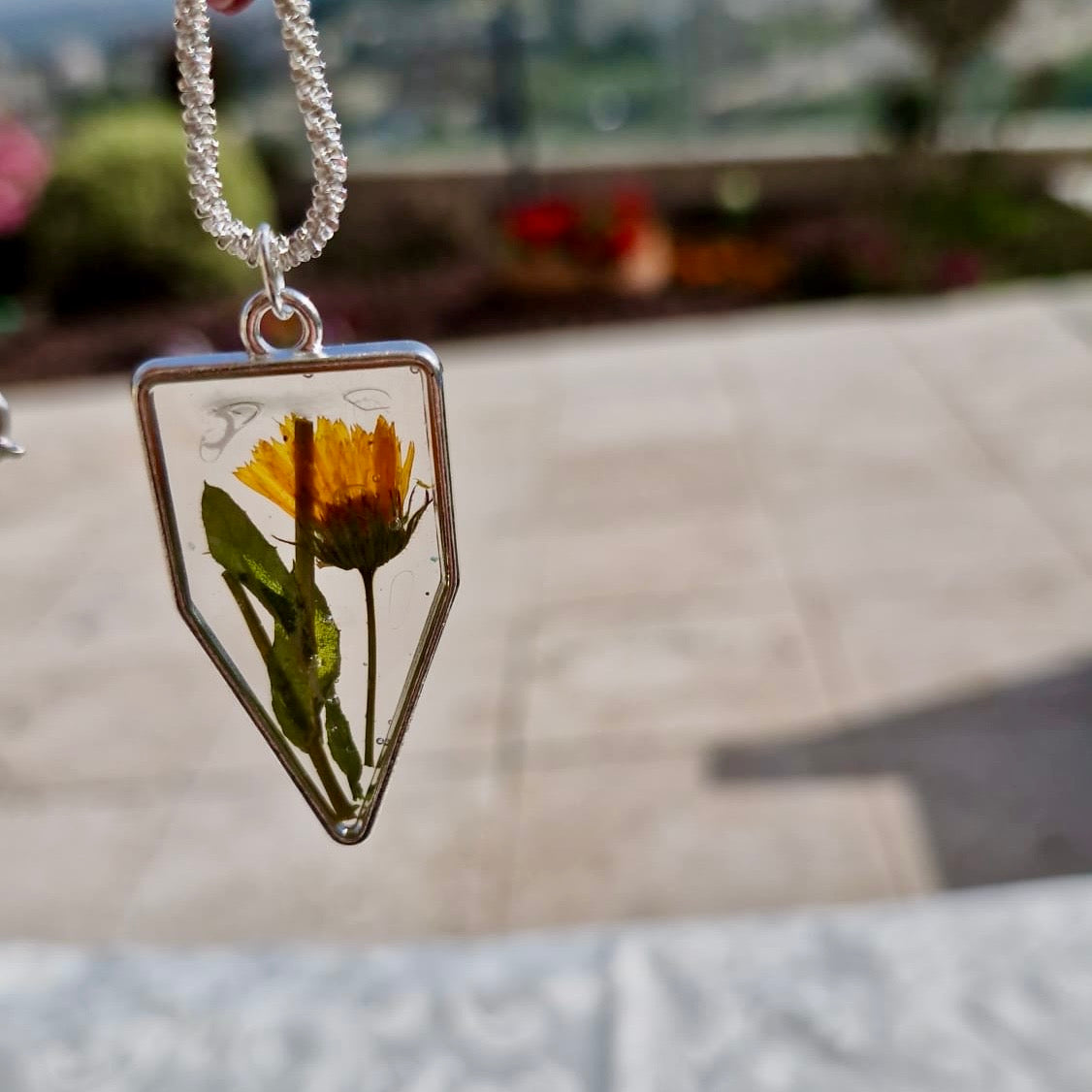 תמונה שרשרת כסופה פרח צהוב